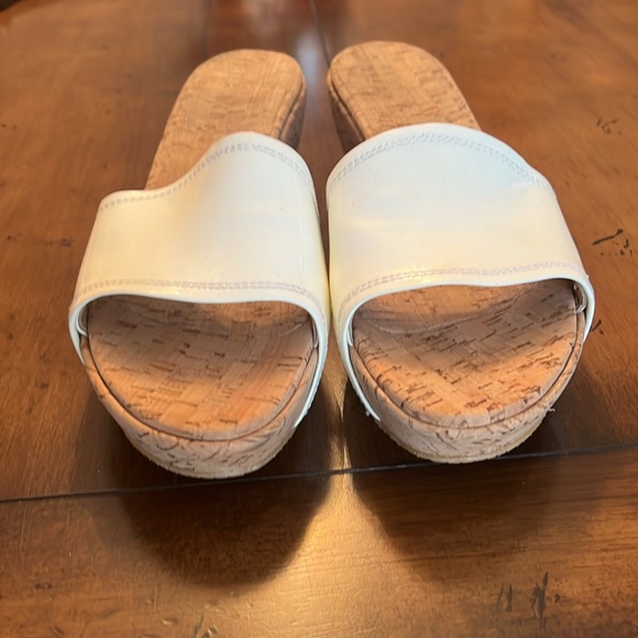 Stuart Weitzman white patent leather wedges size 41 - Picture 2 of 7